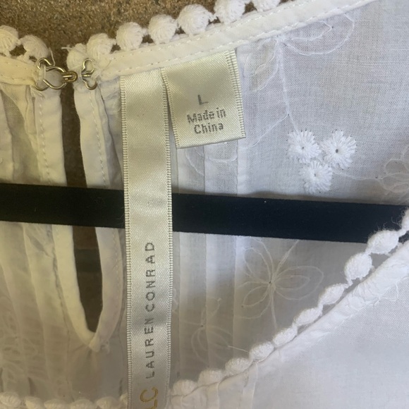 LC Lauren Conrad White Pleated Ruffled Blouse - Picture 3 of 5